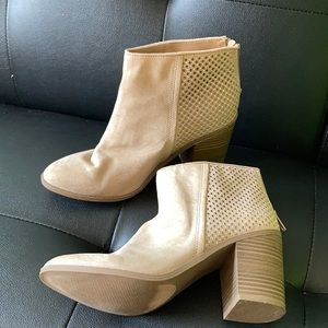 —Size 8.5M Booties
